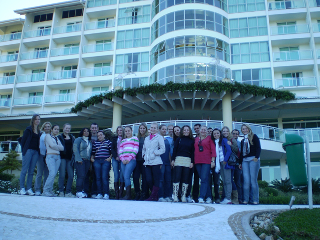 Acadêmicos de Administração realizam visita técnica em hotel