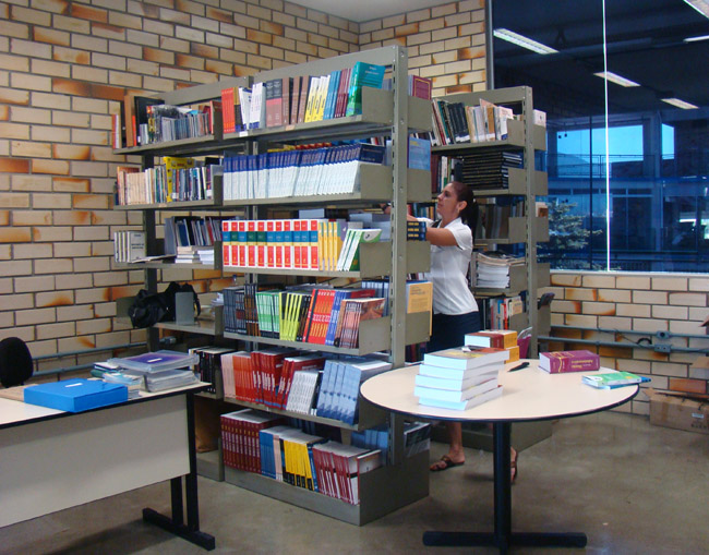 Biblioteca da Unifebe adquire novos títulos