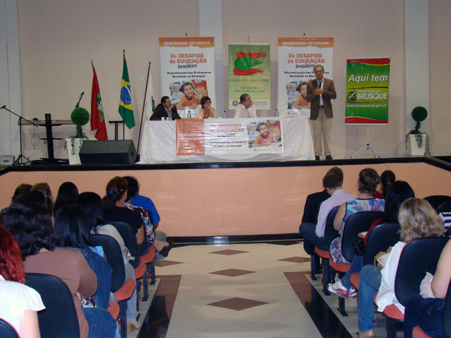 Qualidade na Educação é tema de discussão em Seminário