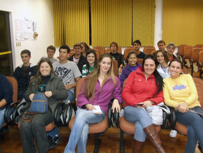 Acadêmicos de Administração visitam empresa de Brusque – 20-05-2010