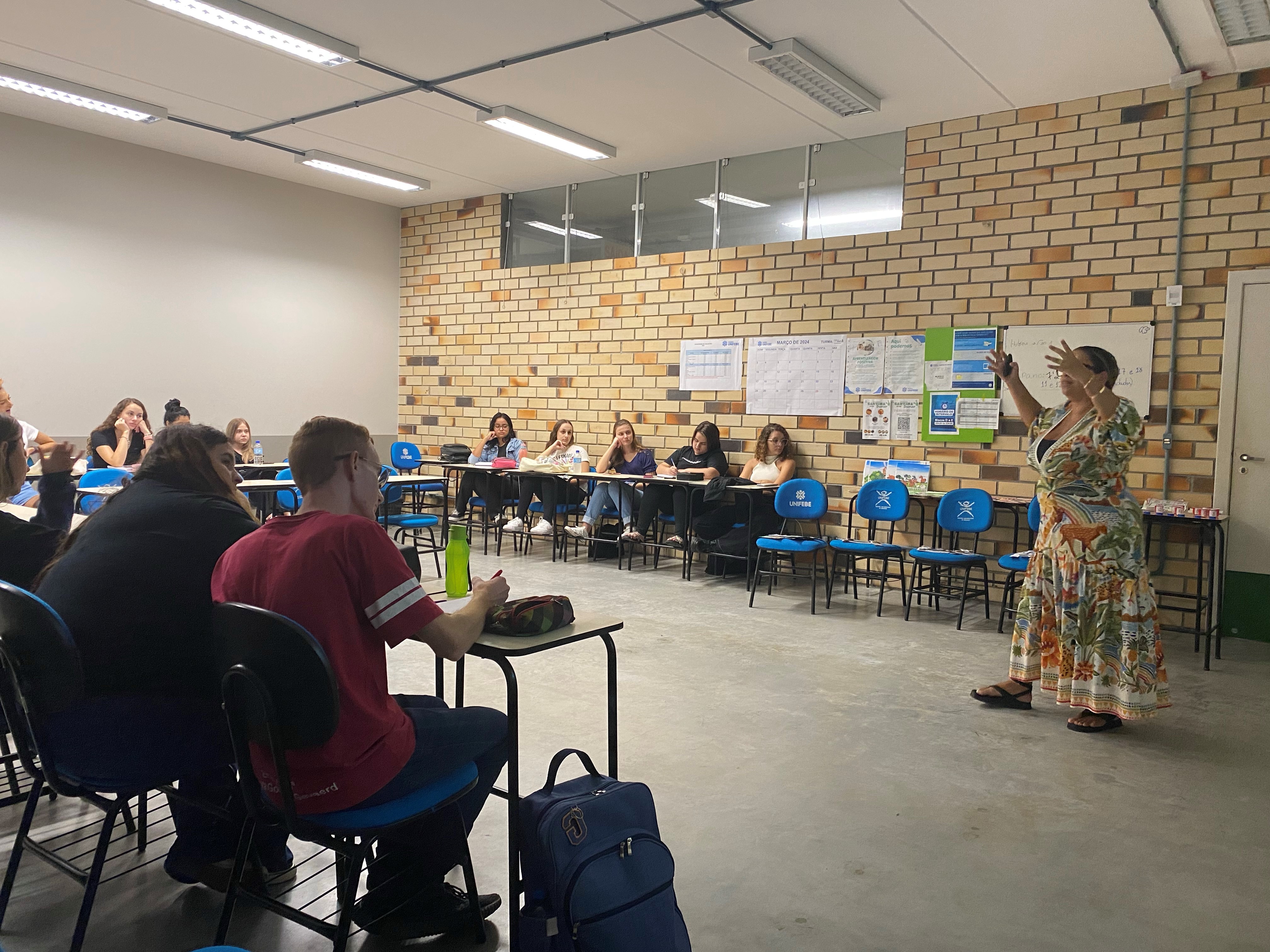 Acadêmicas de Pedagogia participam de roda de conversa sobre saberes e práticas na alfabetização das crianças