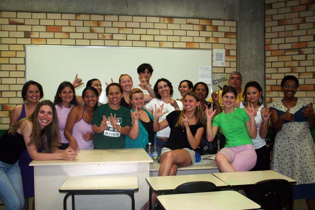 Acadêmicos de Pedagogia recebem sinal de identificação em Libras