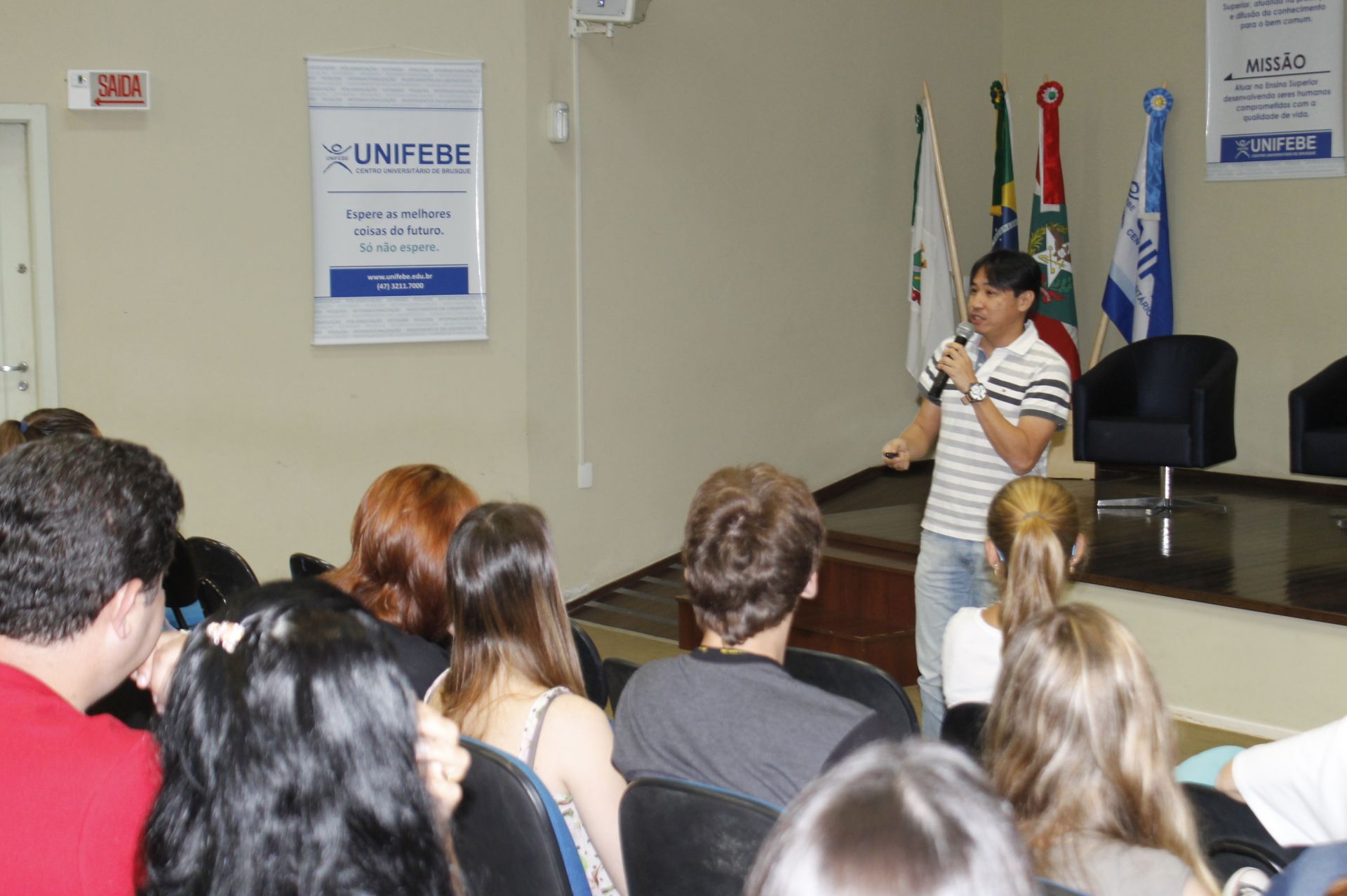 Aula de apresentação de Psicologia fala sobre saúde coletiva e saúde mental