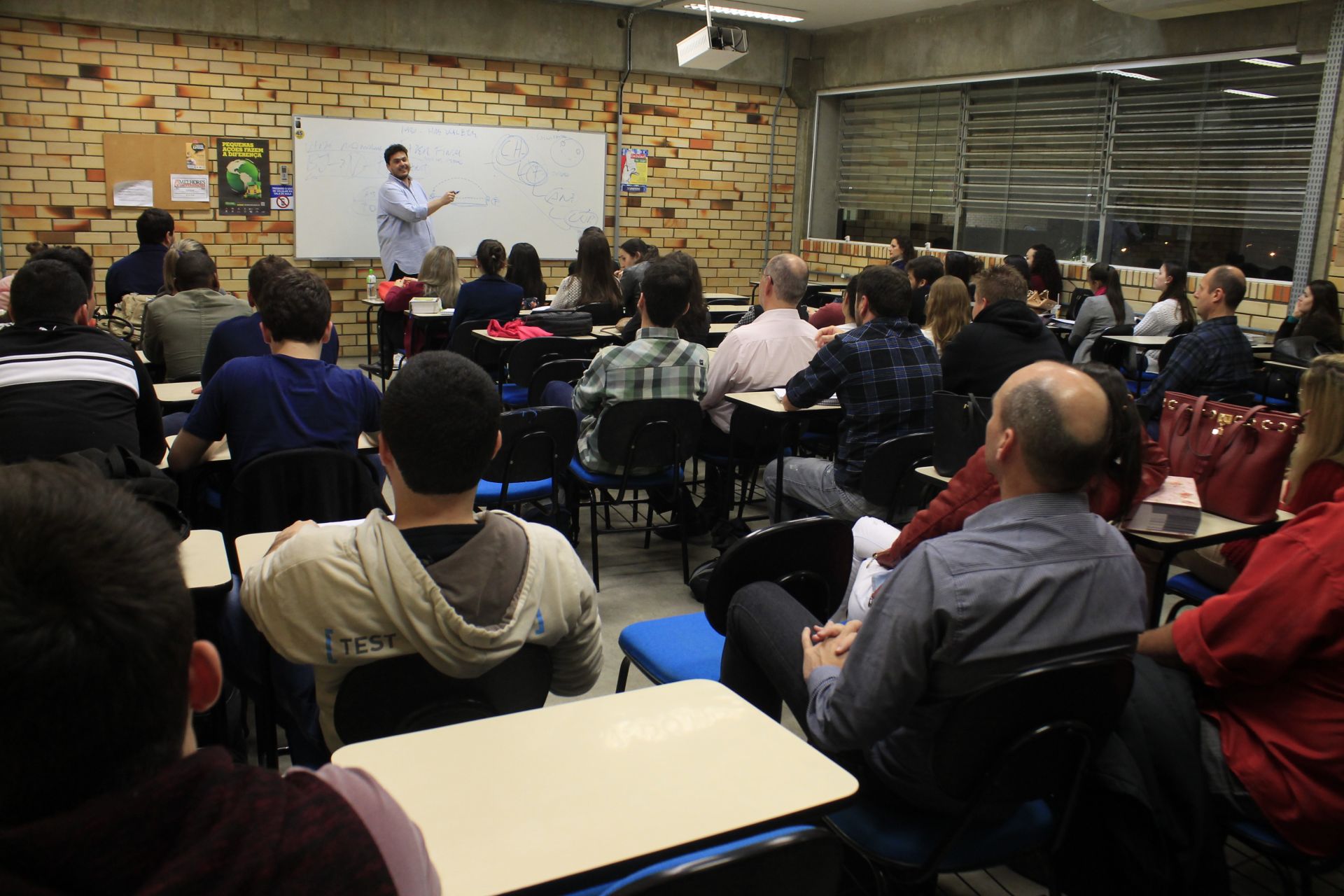 Promotor de Justiça fala sobre Direito Penal com estudantes