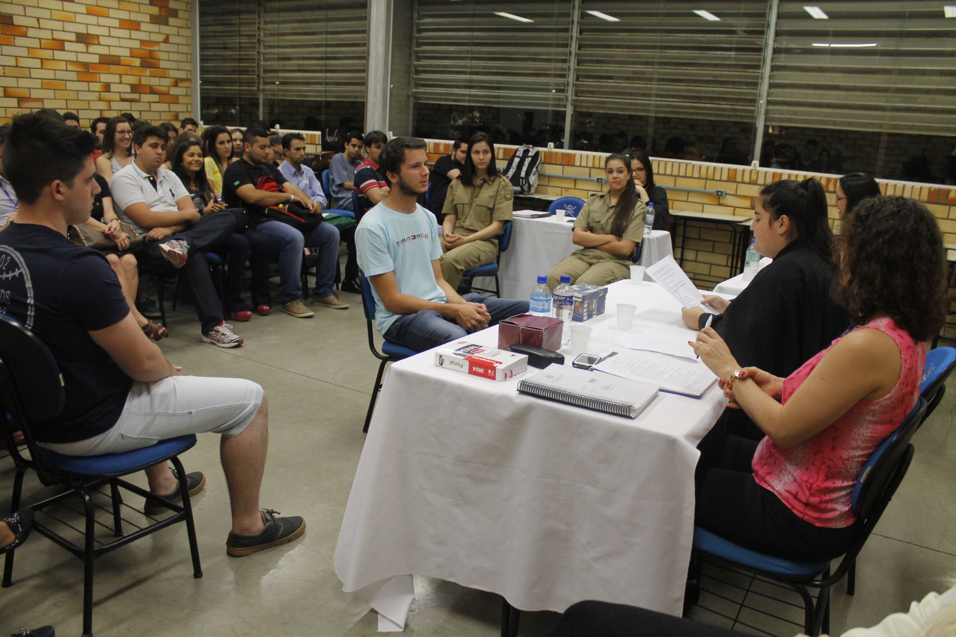 Acadêmicos de Direito participam de Júri Simulado