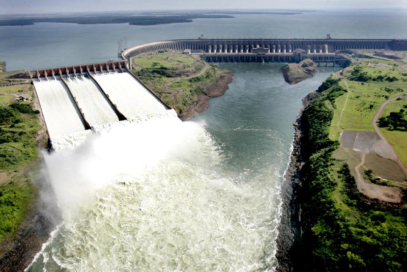 Itaipu impressiona integrantes do Rotas do Itajaí promovido pelo curso de Administração