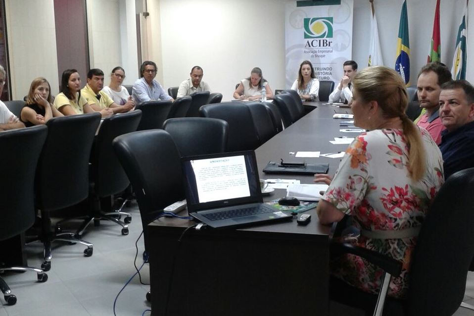 Rotas do Itajaí do curso de Administração é apresentado ao Núcleo de Turismo