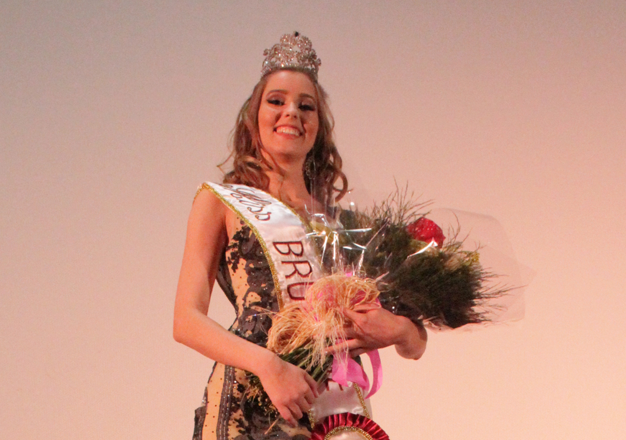 Juliana Fritzen, funcionária da UNIFEBE, é eleita Miss Brusque 2016