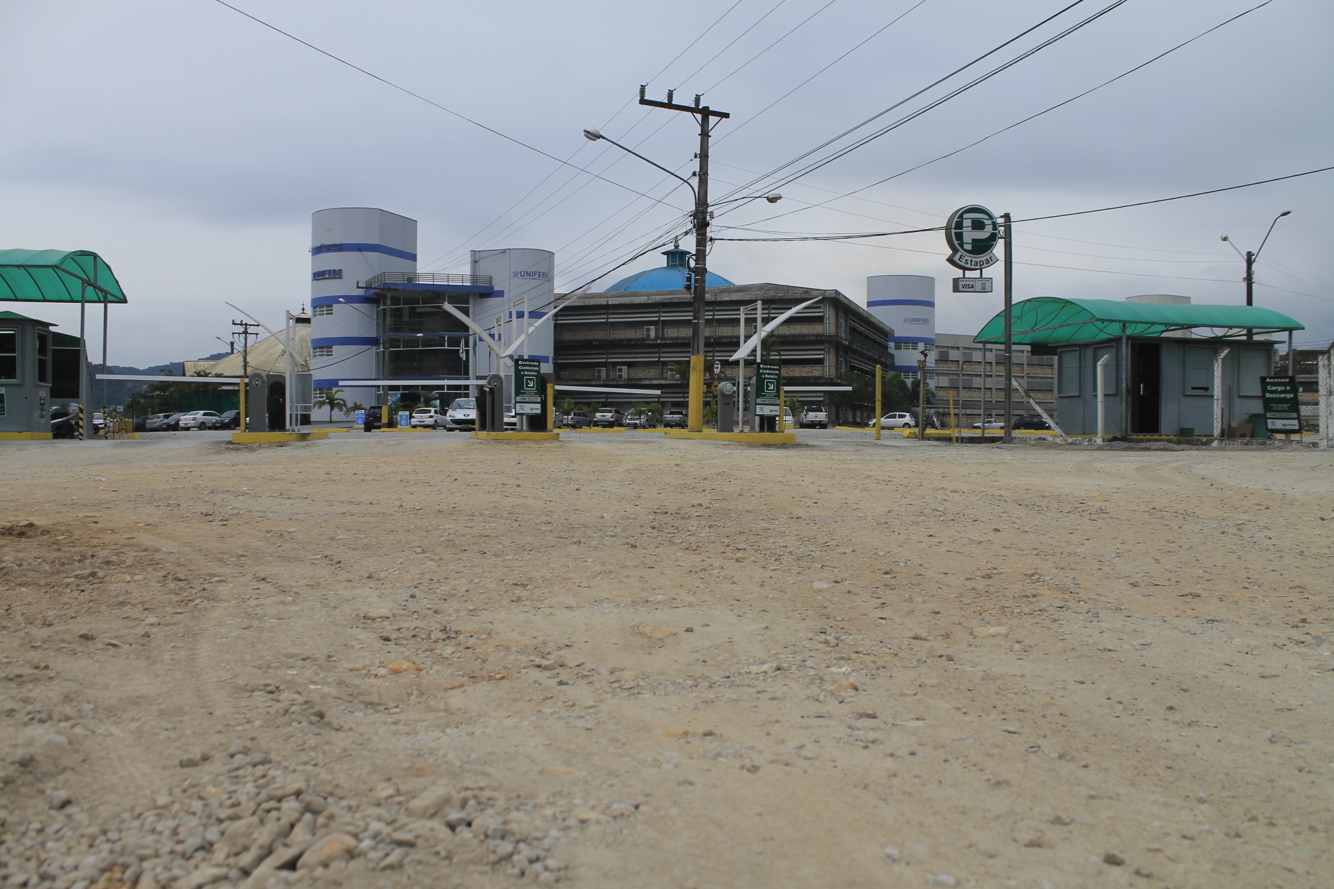 Iniciam obras de pavimentação no estacionamento da UNIFEBE