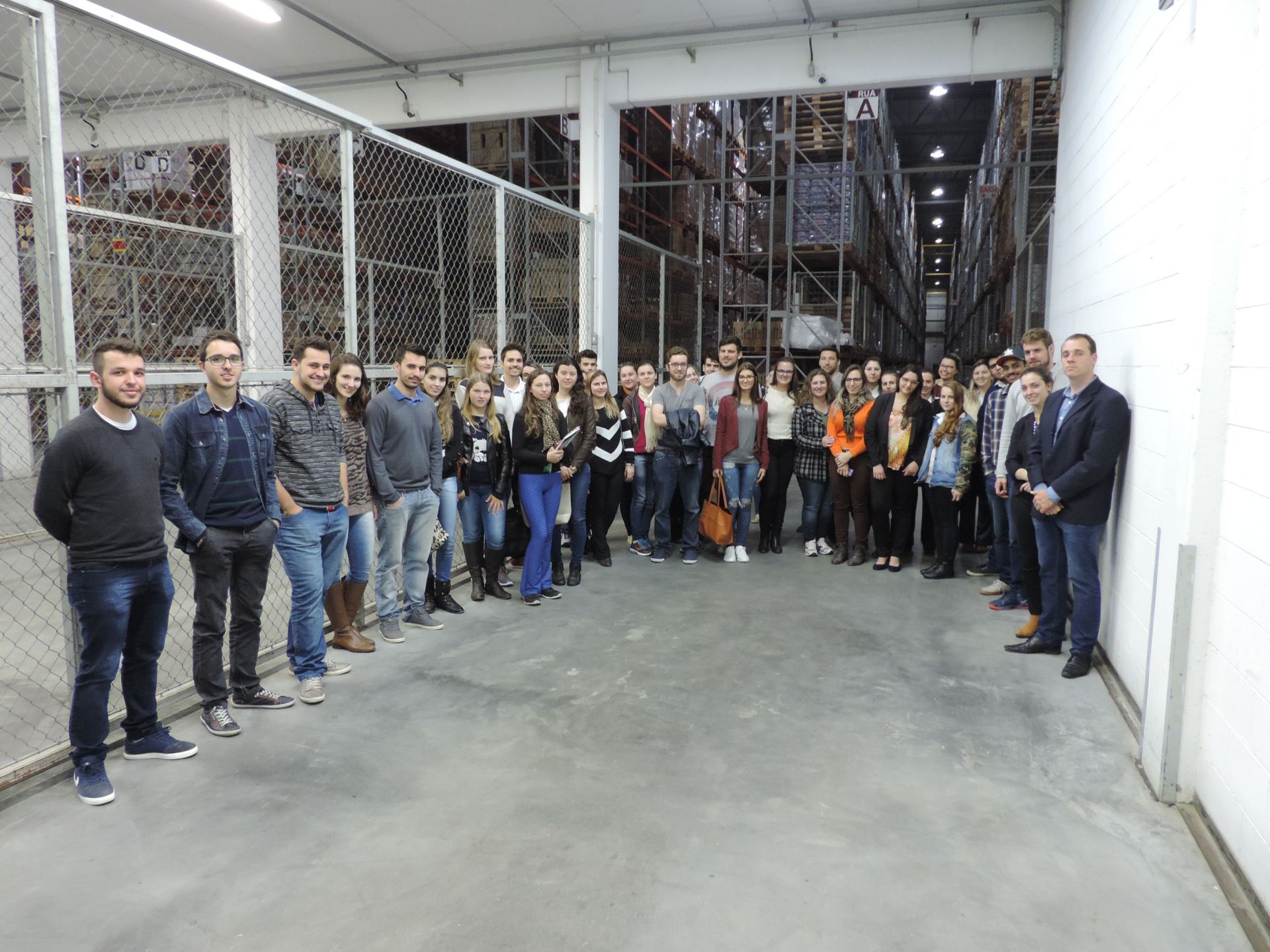 Turma de Responsabilidade Socioambiental visita empresa de embalagens