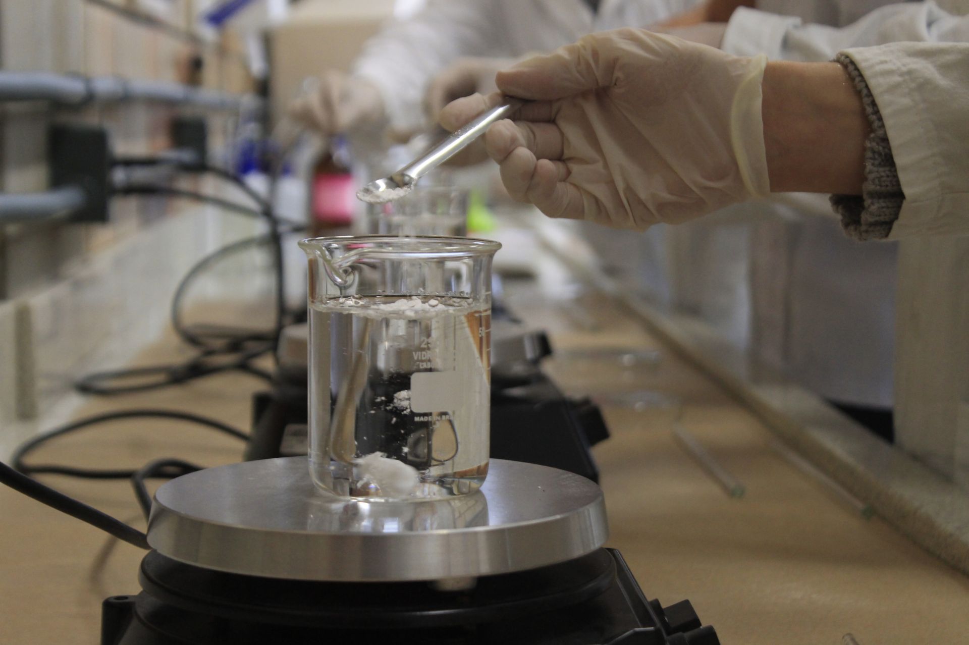 Laboratório de Química oferece oficina para produção de sabonete líquido