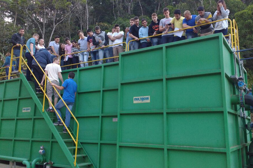 Acadêmicos de Engenharia Civil visitam Estação de Tratamento do Samae