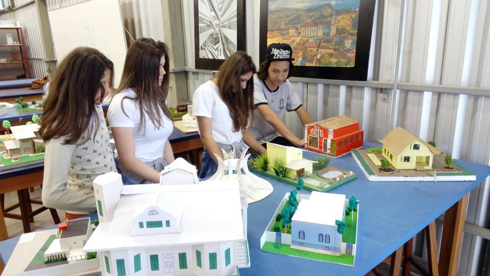 Acadêmica de Arquitetura desenvolve projeto com estudantes da rede municipal