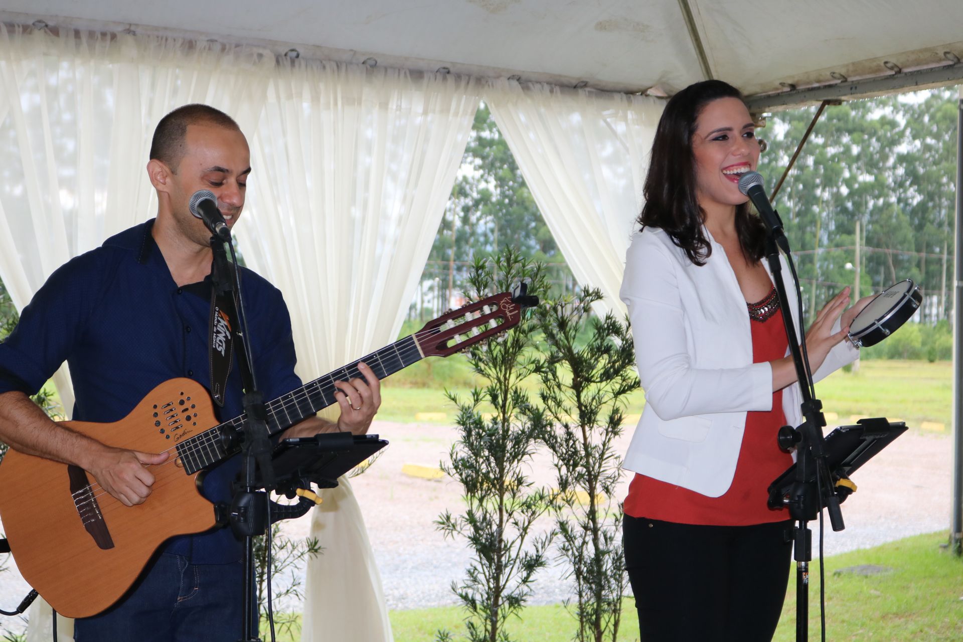 Intervalo Cultural recebe Bia Barros e Mimi Reis acústico