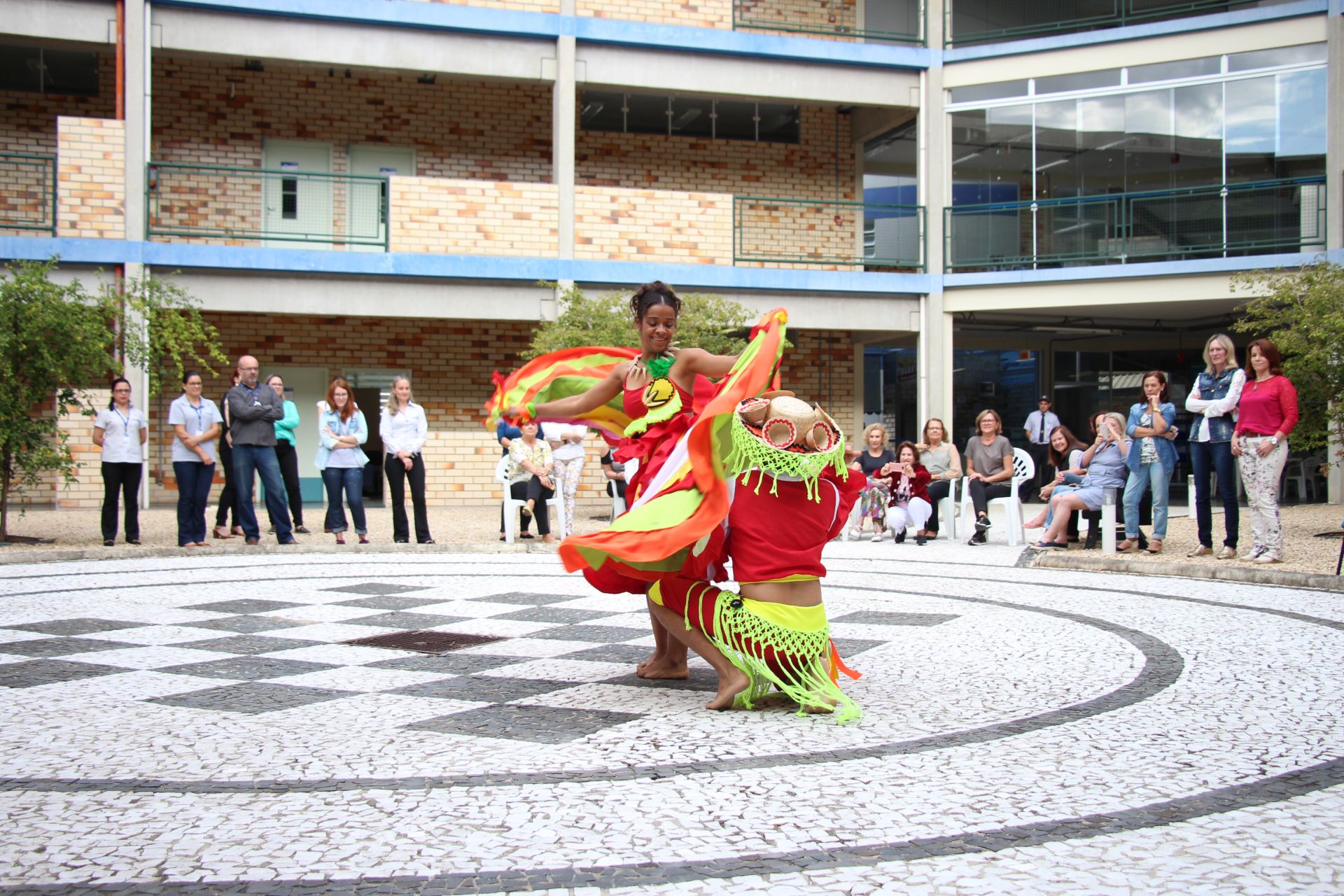 Intervenção cultural marca Dia Mundial da Dança