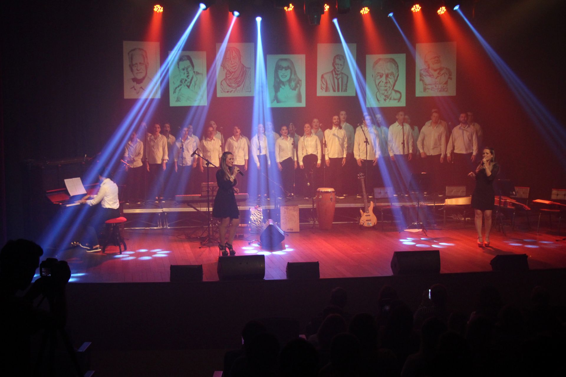 Espetáculo do Coro UNIFEBE emociona a plateia nos 44 anos da Instituição