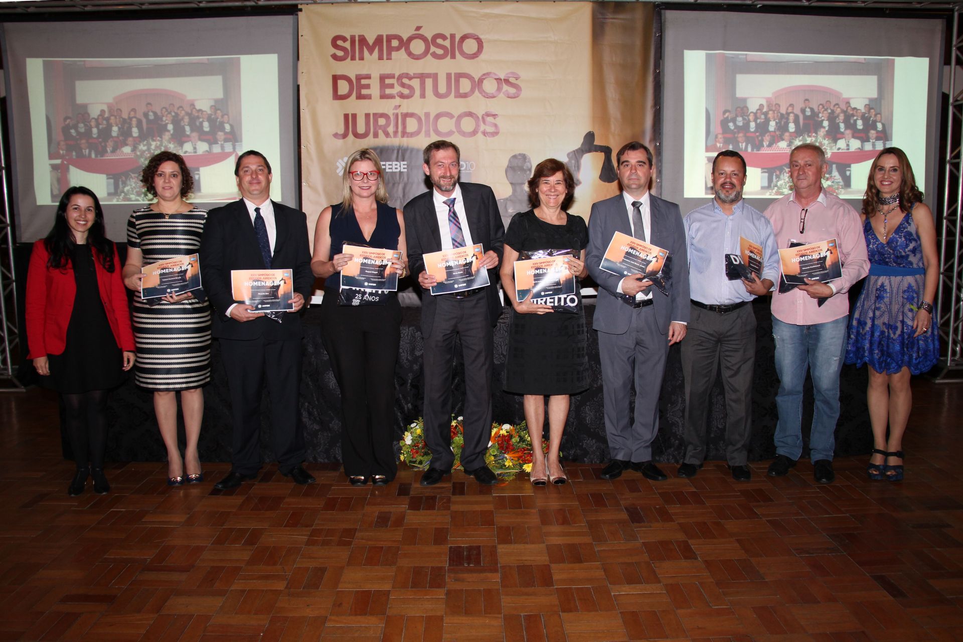 Simpósio Jurídico homenageia primeira turma de egressos de Direito