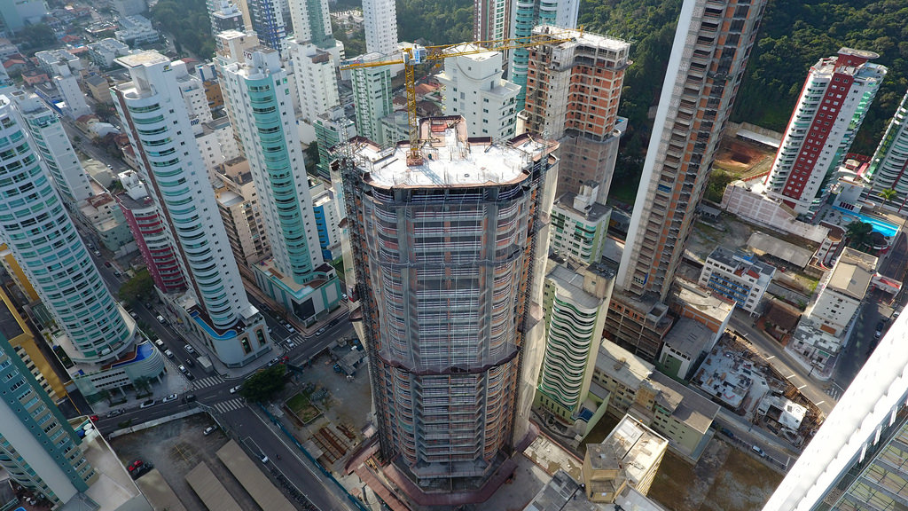 Turma de Engenharia visita obra grandiosa em Balneário Camboriú