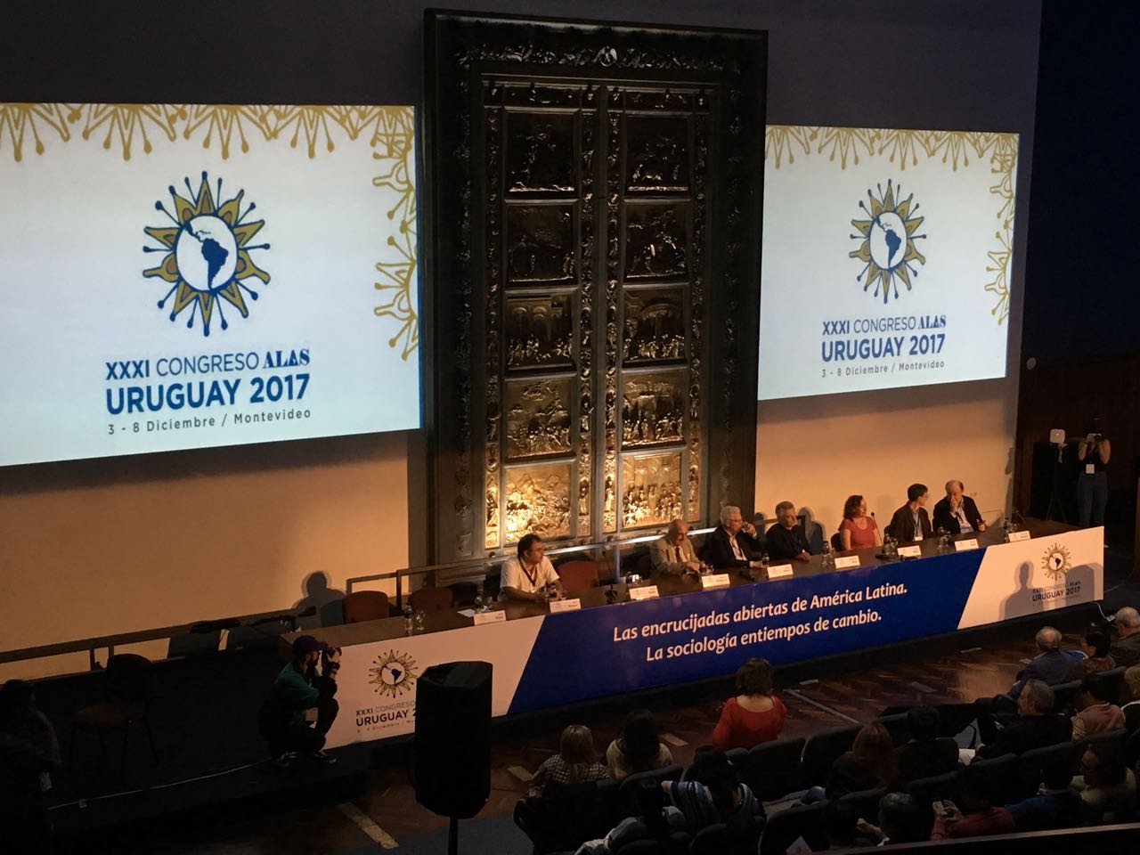 Coordenador de Design Gráfico participa de congresso internacional