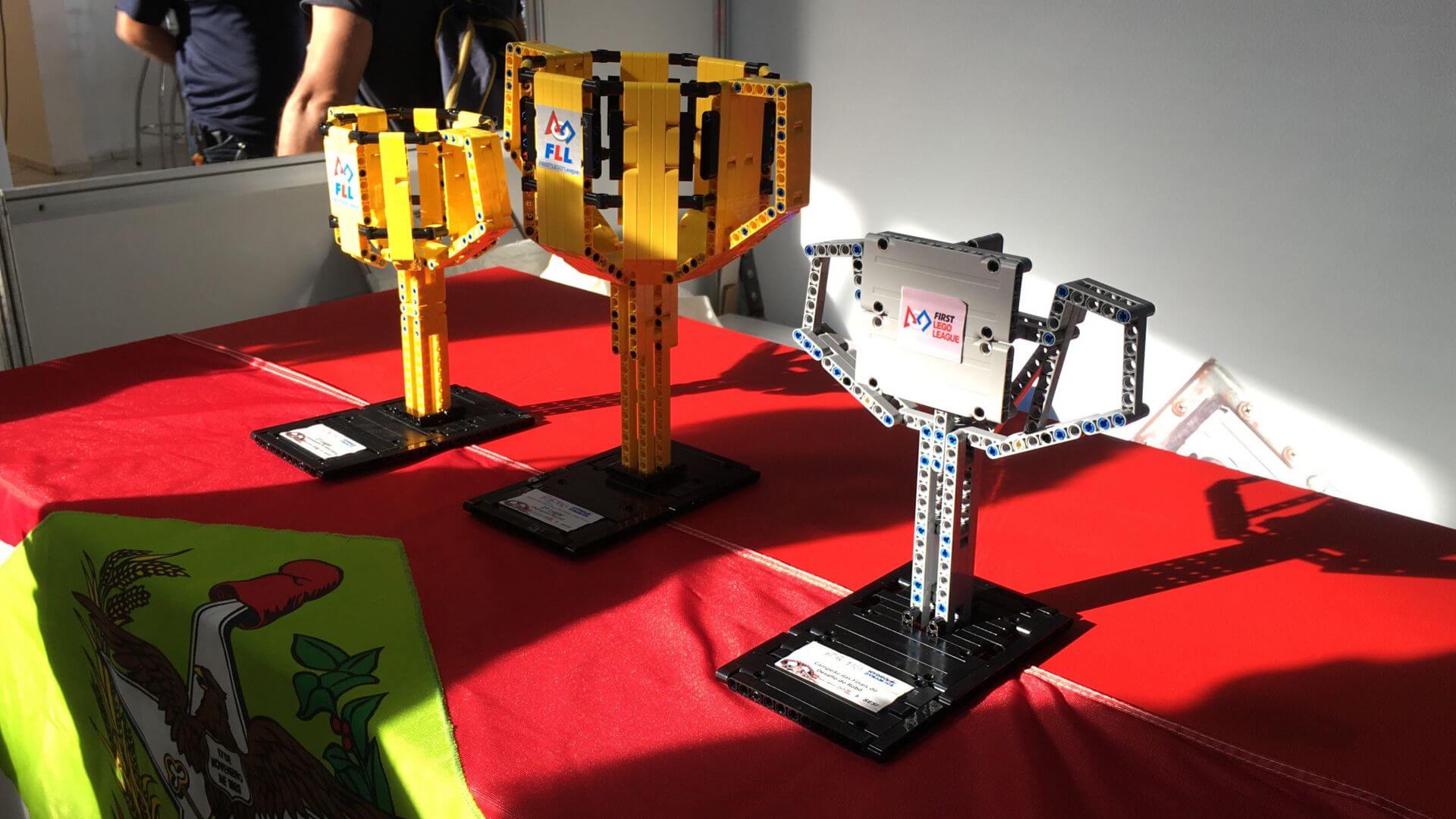 Equipe do Colégio Amplo/UNIFEBE é campeã de torneio de Robótica em Curitiba
