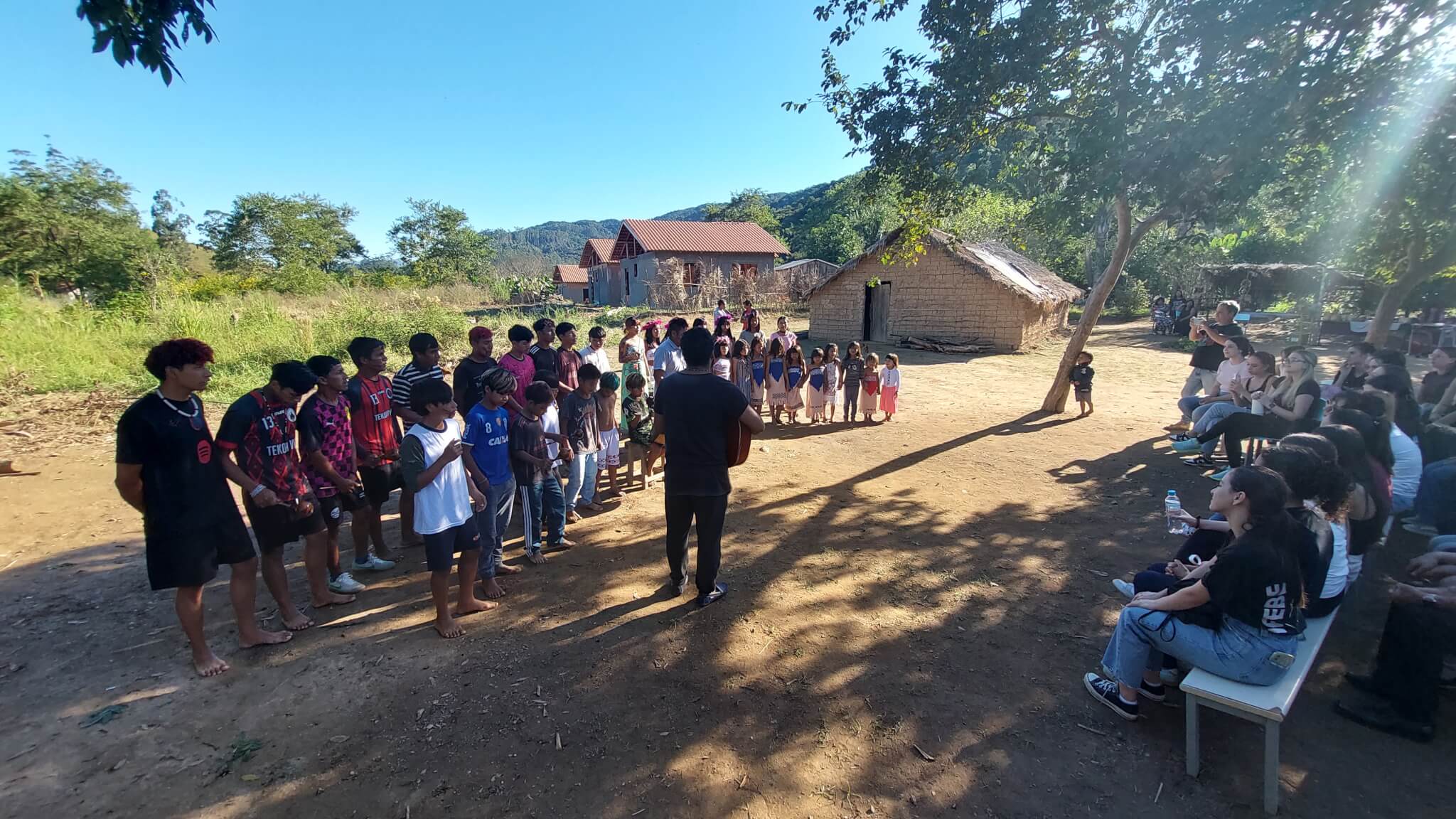 Visita à Aldeia Tekoa Vy’a aproxima estudantes da cultura, cuidados em saúde e modos de vida dos povos indígenas