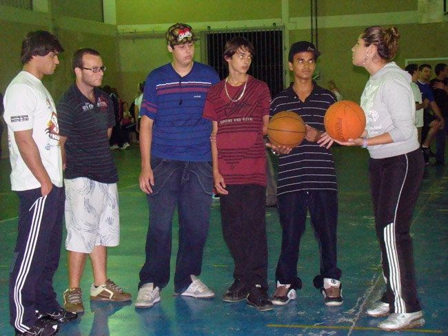 Educação Física realiza atividade na Escola Osvaldo Reis