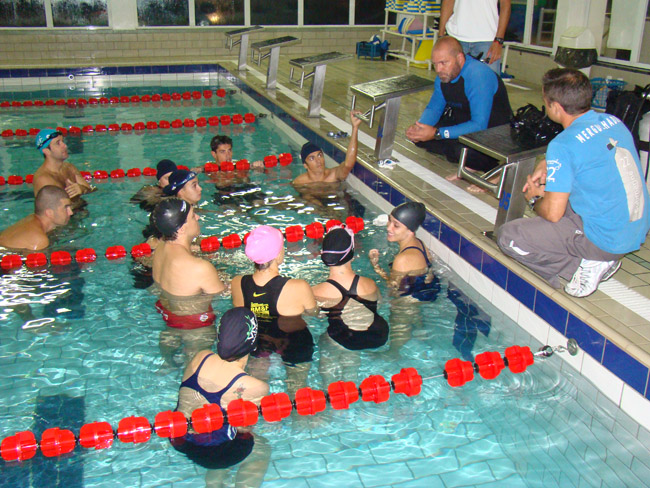 Atividade de mergulho envolve alunos de Educação Física