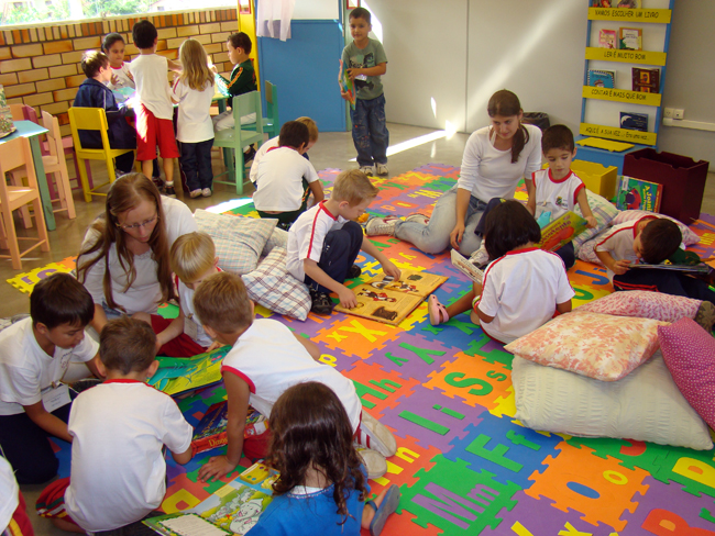 Biblioteca Infantil da Unifebe recebe alunos do CEI Tia Laura