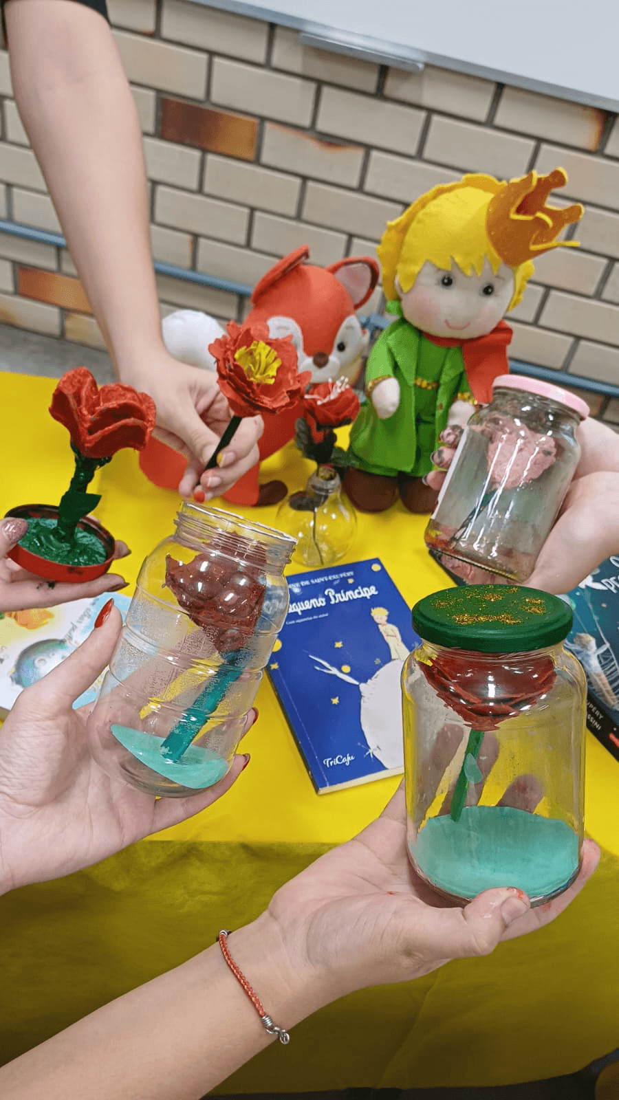 Acadêmicos de Pedagogia da UNIFEBE promovem atividade de educação estética e letramento literário