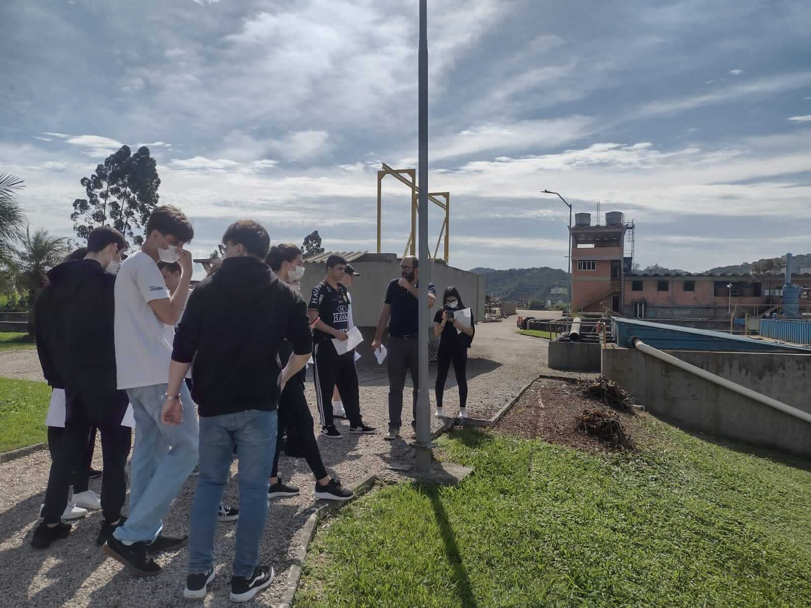 2º ano do Colégio UNIFEBE realiza visita técnica a Rio Vivo