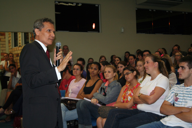 Palestra sobre ética na política movimentou Unifebe