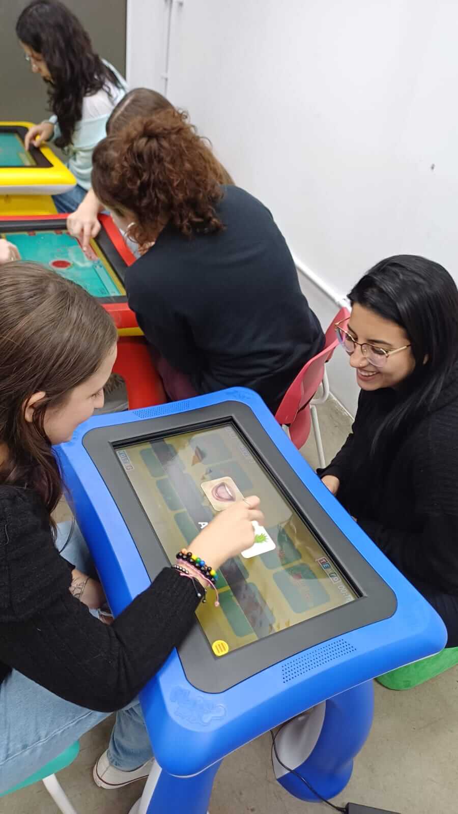 Atividade do curso de Pedagogia da UNIFEBE utiliza interação tecnológica como estímulo à alfabetização