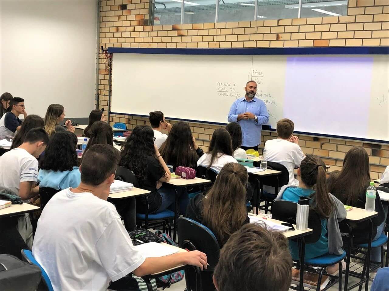 Colégio Universitário promove palestra sobre o mercado de trabalho