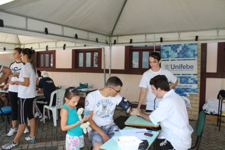 Acadêmicos participam de Rua de Lazer