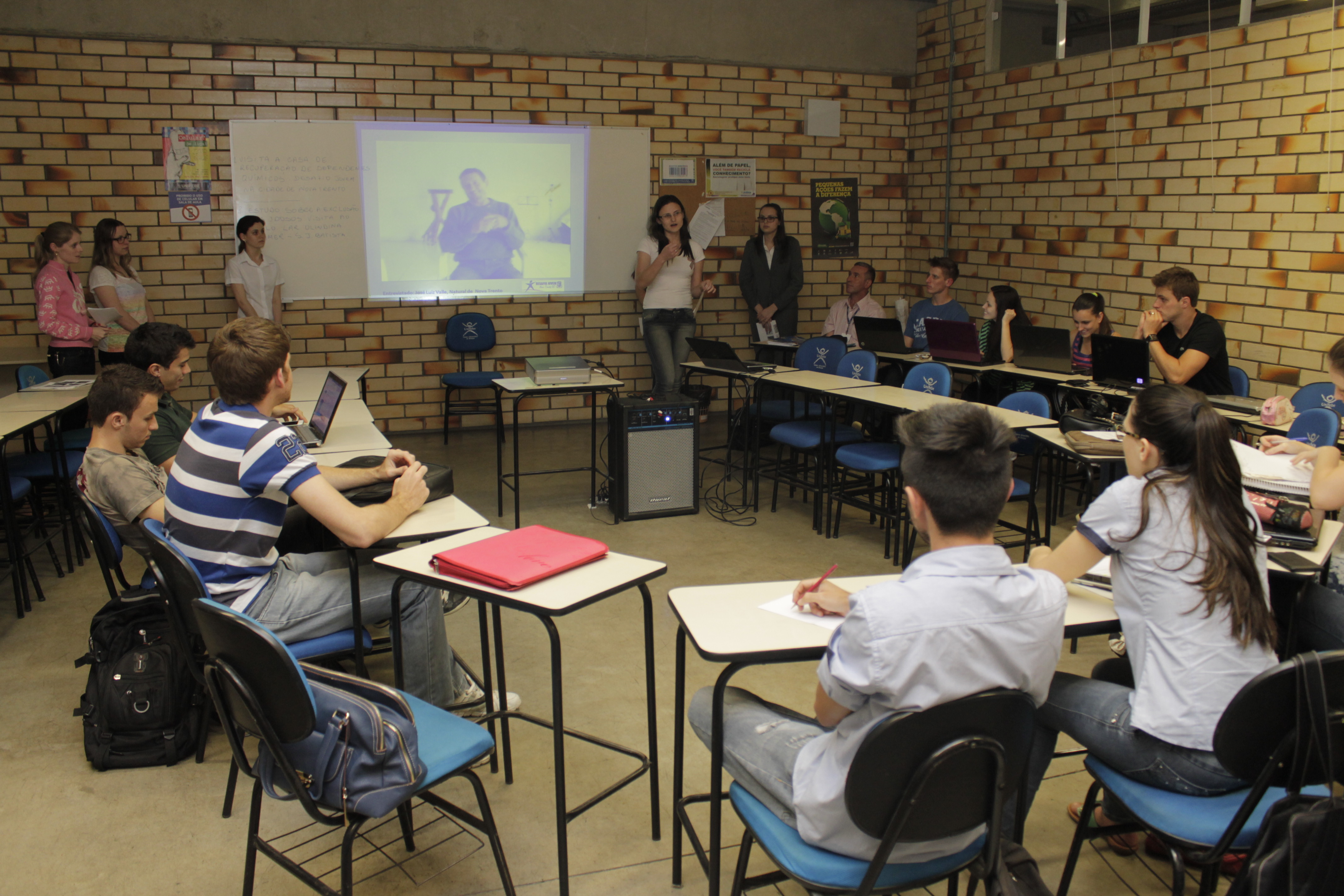 Dia nacional do livro é comemorado com III Feira de Troca Literária