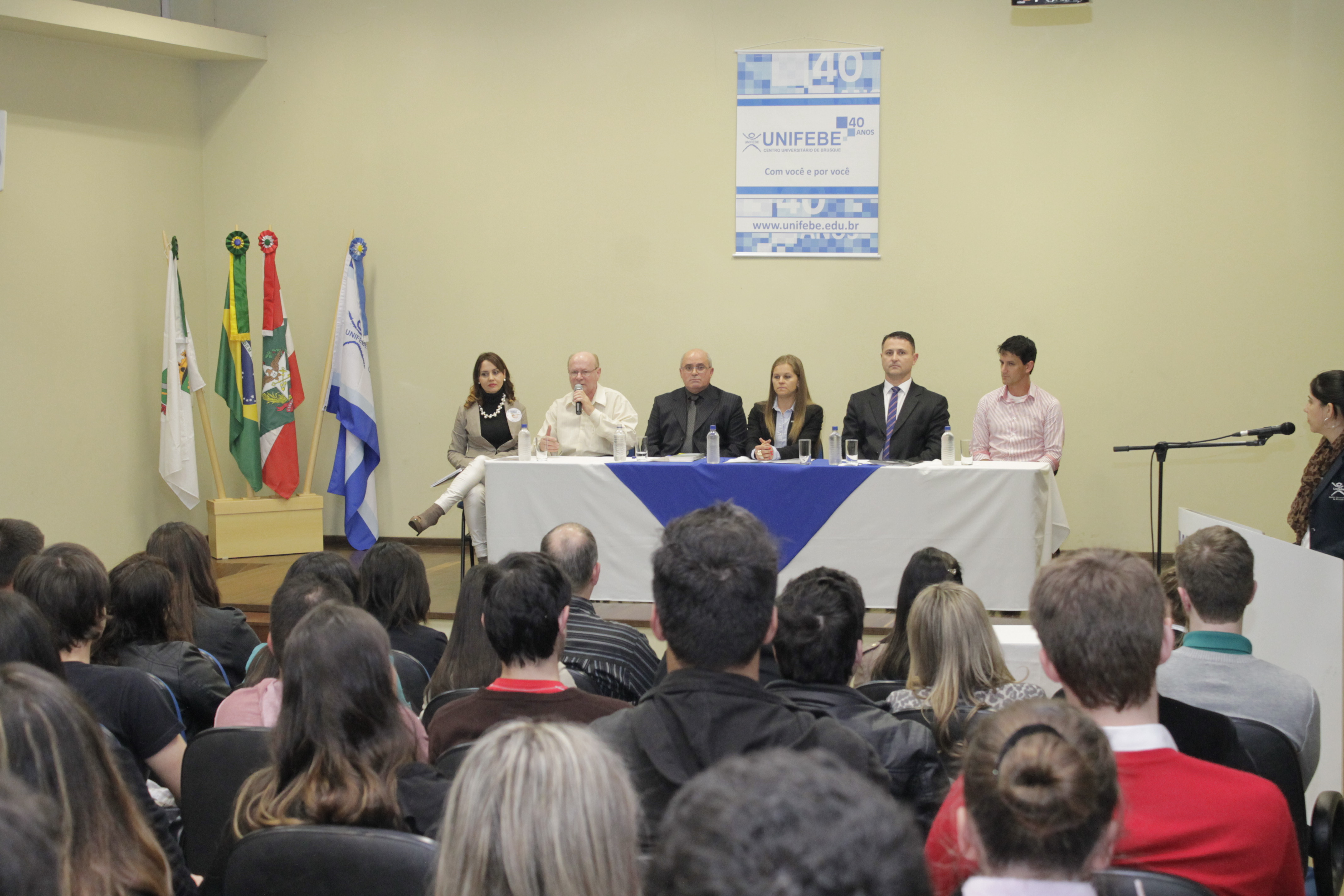 Constituição é tema da aula de apresentação do curso de Direito
