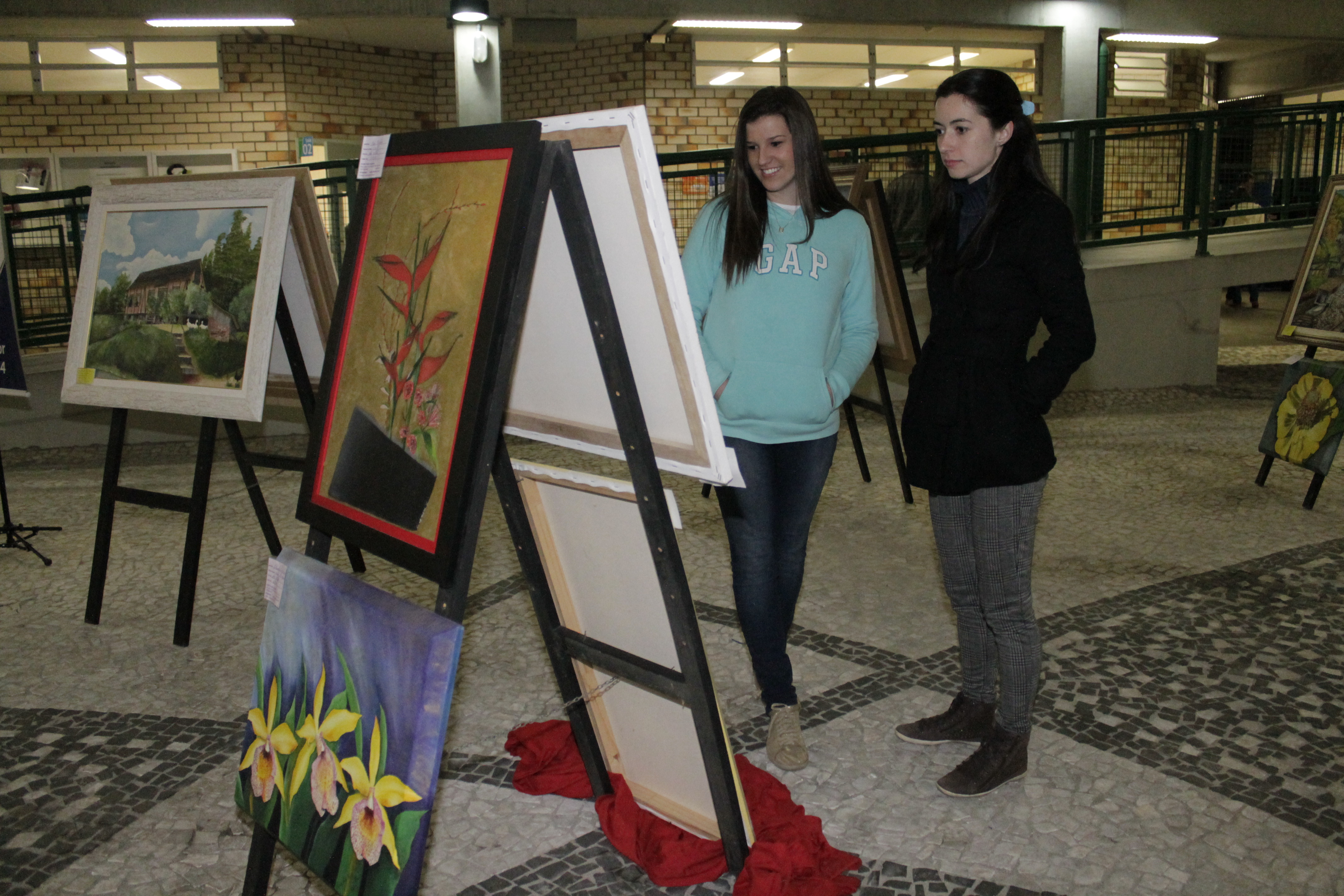 UNIFEBE recebe exposição Acervo Cláudia Baron até dia 26