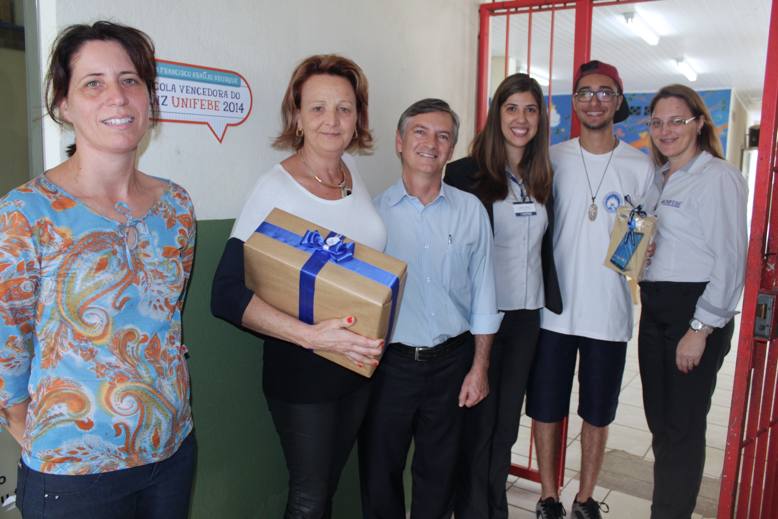 Escola Francisco de Araújo Brusque recebe premiação do QUIZ UNIFEBE