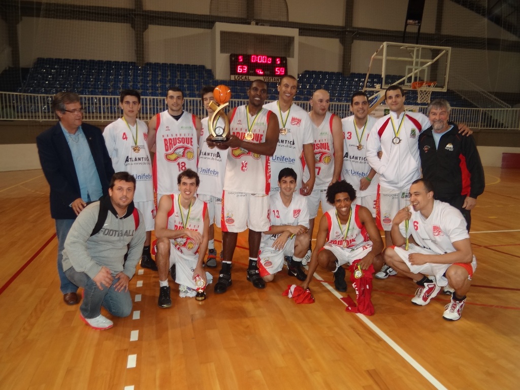 Time de basquete patrocinado pela UNIFEBE estreia com vitória