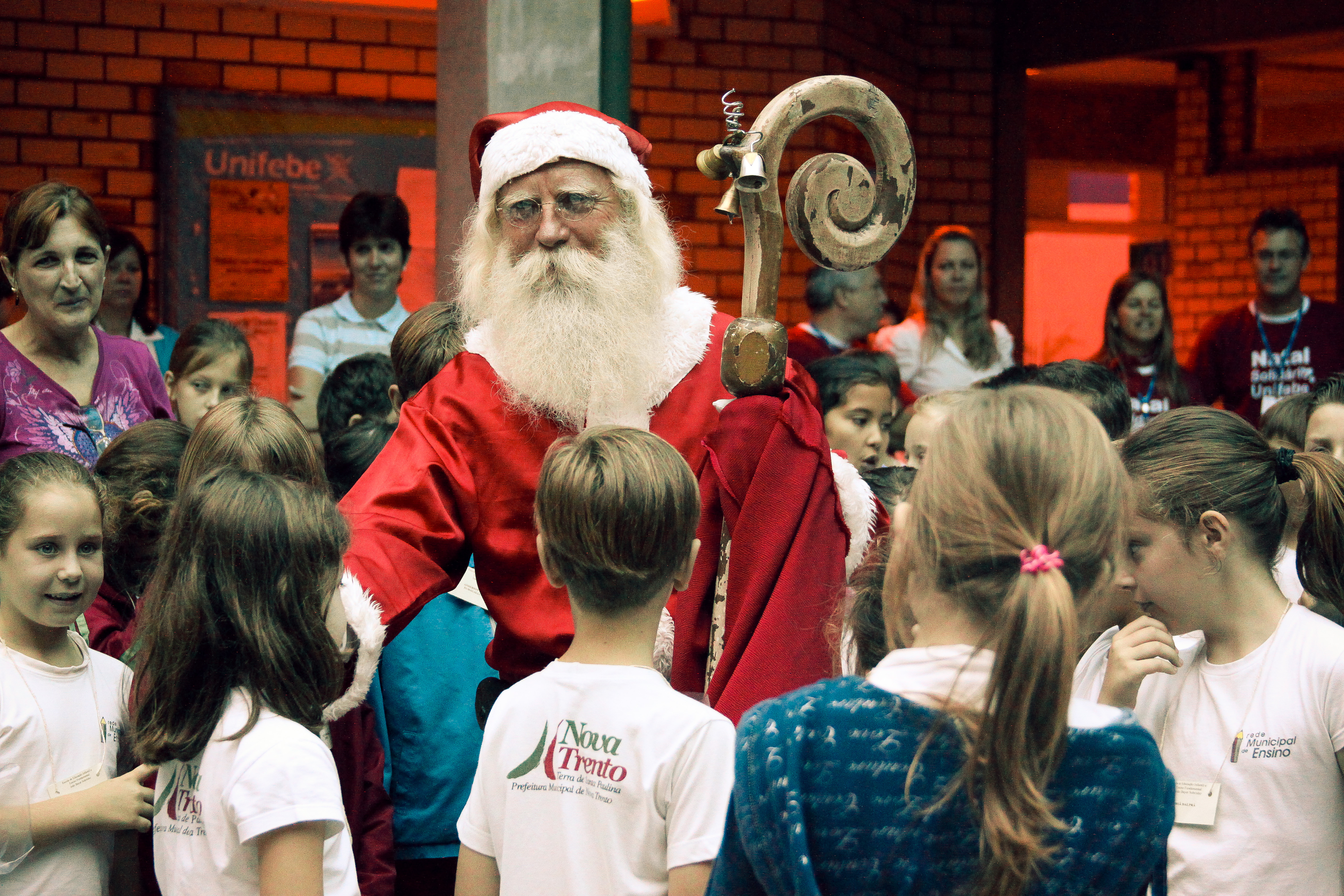 Emoção marca entrega de presentes no Natal Solidário Unifebe