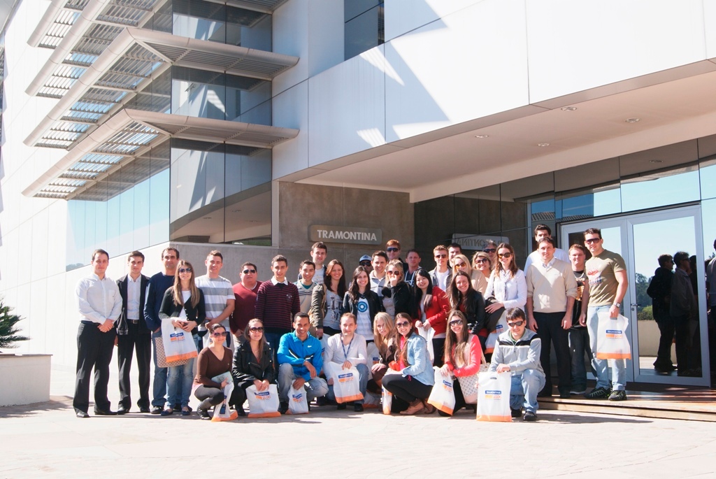 Acadêmicos da UNIFEBE fazem visita técnica em empresas do RS