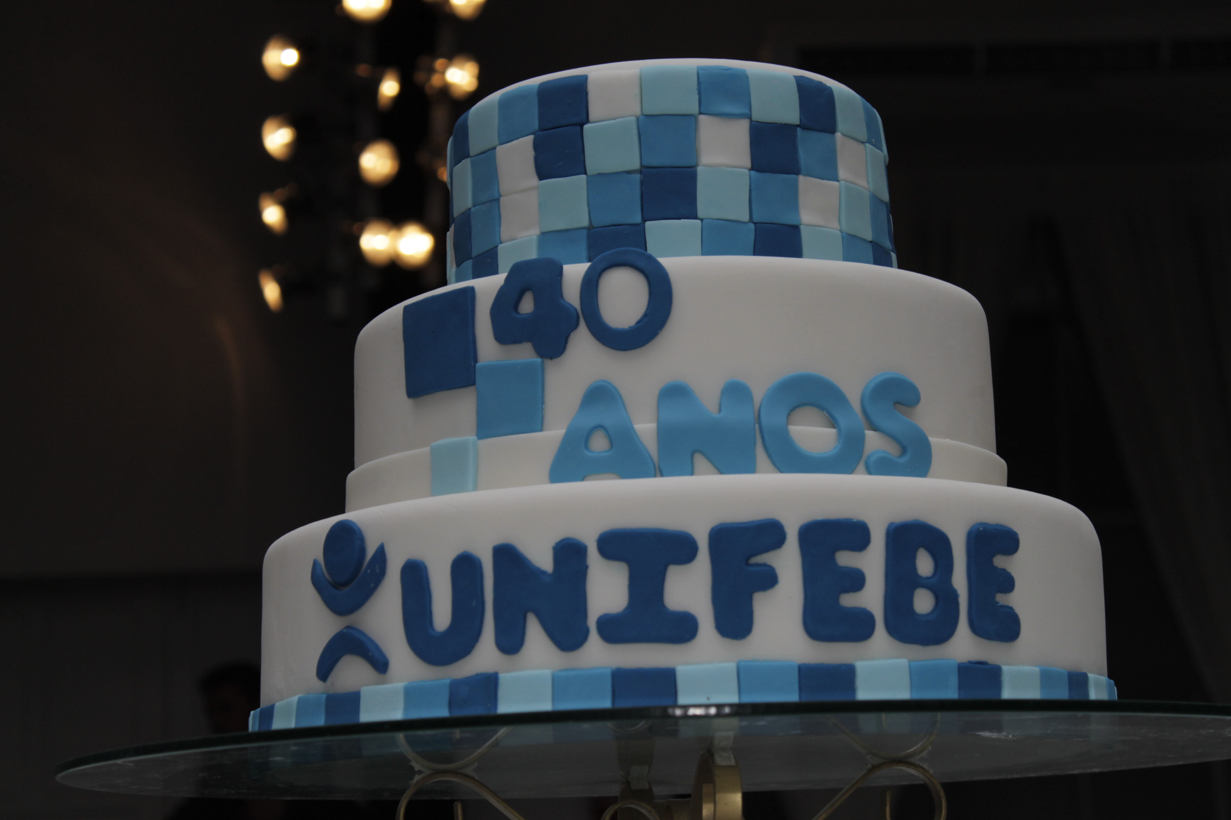 Aniversário de 40 anos é comemorado com jantar, baile e homenagens