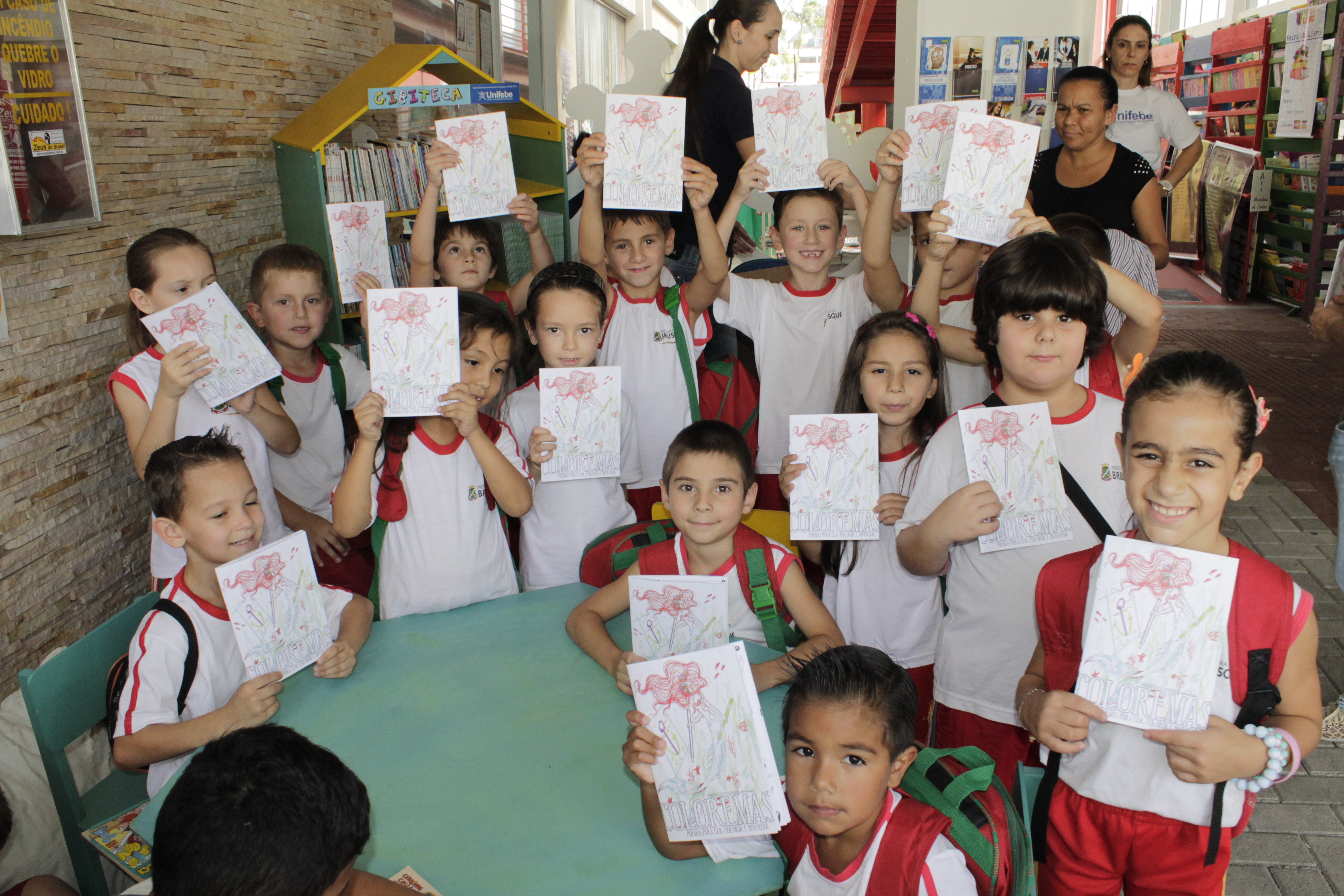 UNIFEBE participa de feira do livro com distribuição gratuita de fanzines