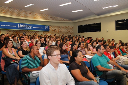 Aula de Apresentação de Direito lota auditório da UNIFEBE