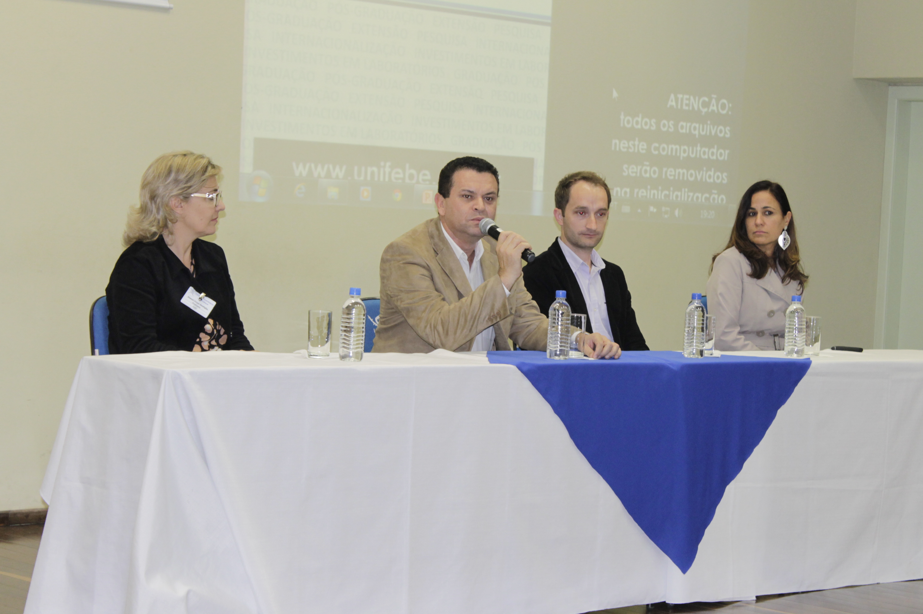 Semana de Psicologia começa com mesa-redonda e confraternização