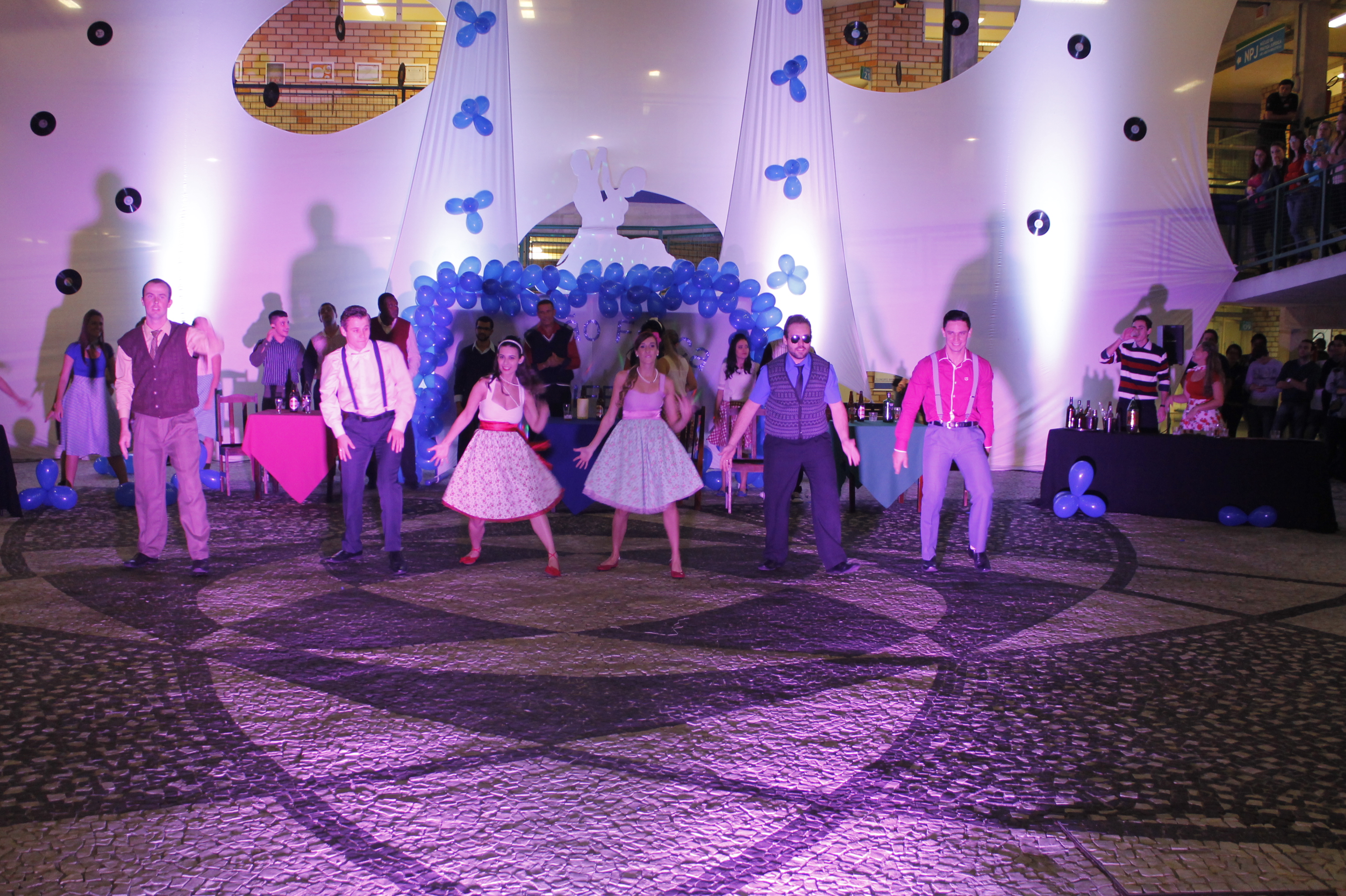 Musical Hairspray movimenta átrio durante 13ª Mostra de Dança