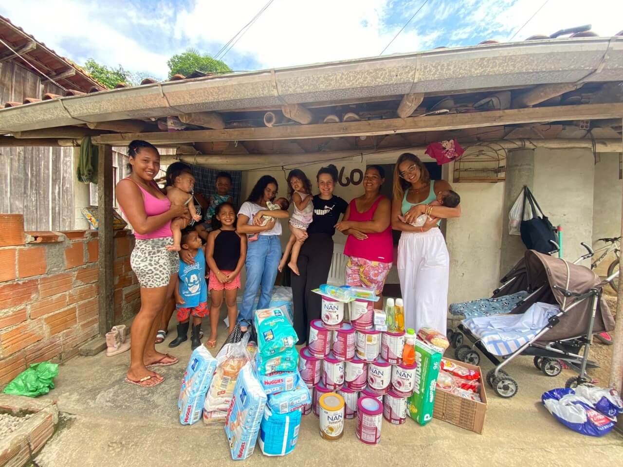 Acadêmicas de Medicina da UNIFEBE arrecadam produtos para ajudar família venezuelana