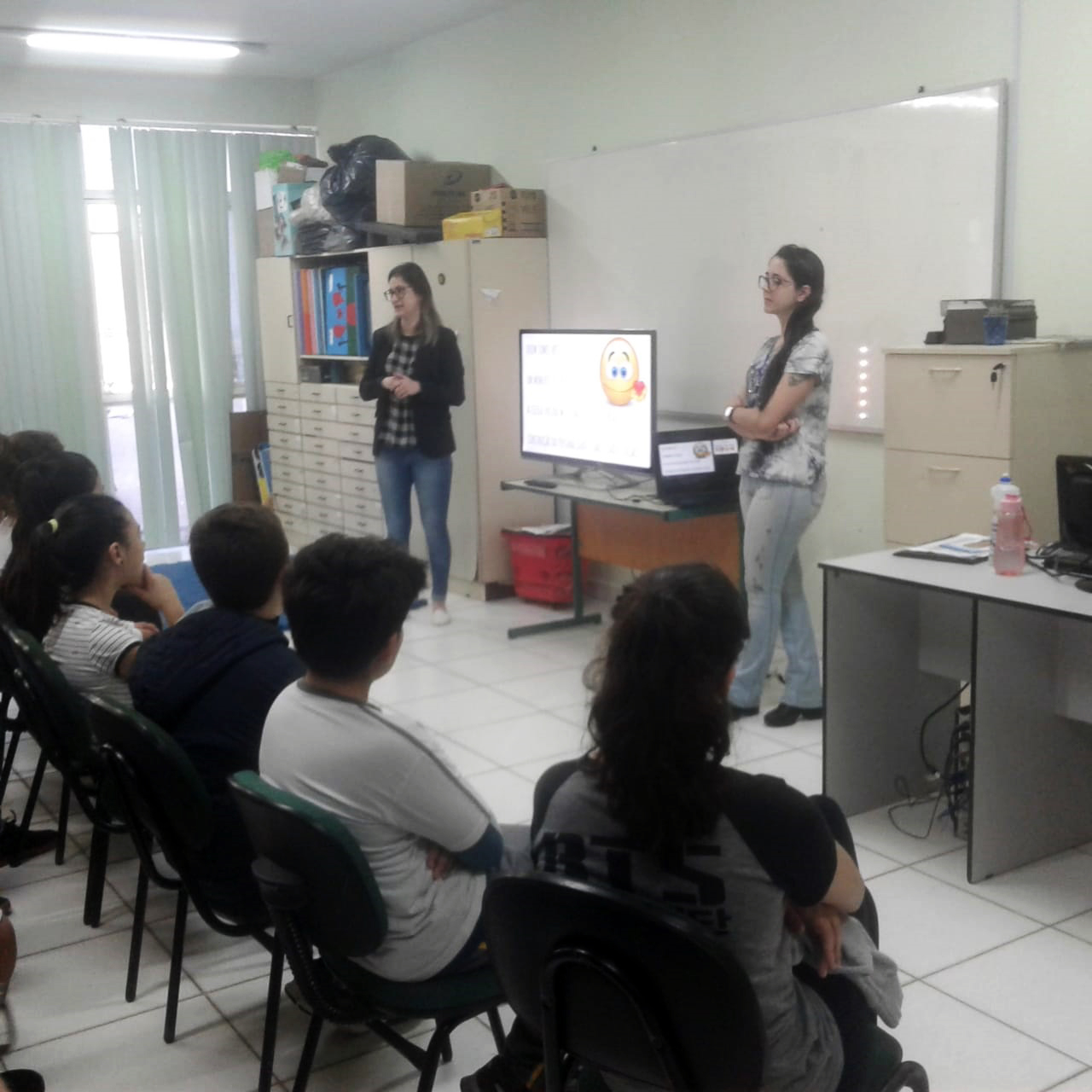 Acadêmicas de Psicologia da UNIFEBE desenvolvem atividade sobre “Setembro Amarelo”