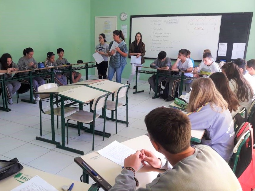 Acadêmicas de Psicologia realizam projeto em escola de Brusque