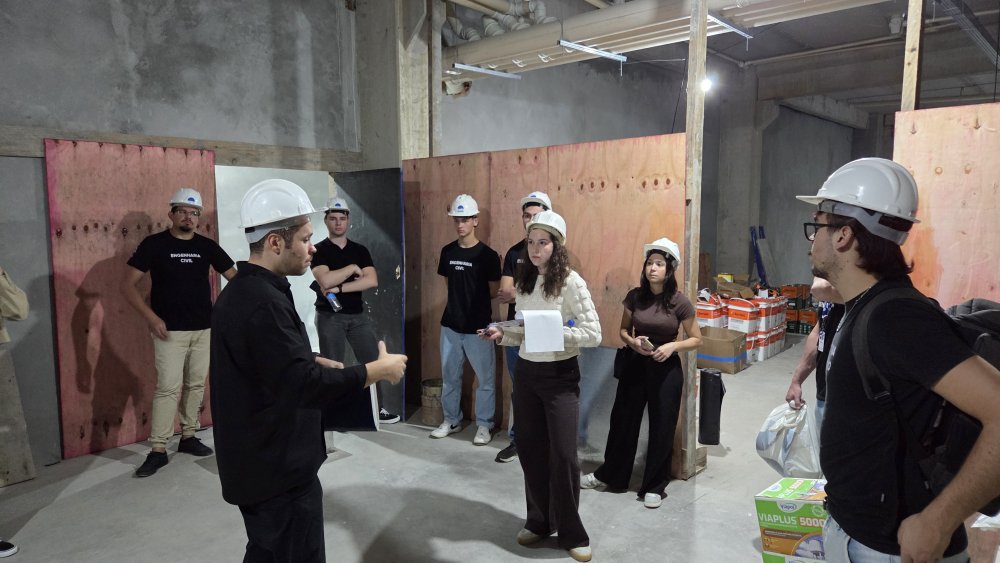 Acadêmicos da UNIFEBE conhecem instalações da Torre de Alta Complexidade do Hospital Azambuja